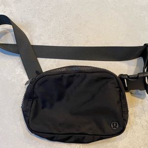 Lululemon Everywhere Belt Bag 1L